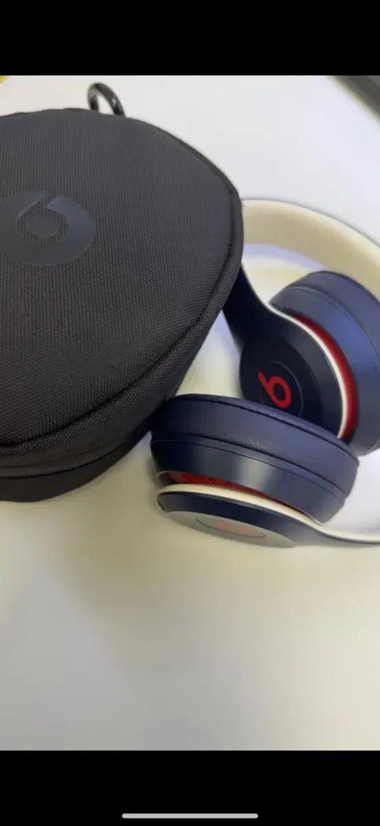 Beats Solo3 헤드폰 + 케이스