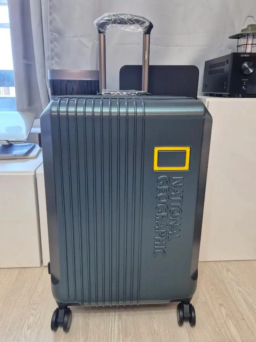 내셔널지오그래픽 캐리어  24인치 화물용 + 항공커버 새제품 (다크그린)