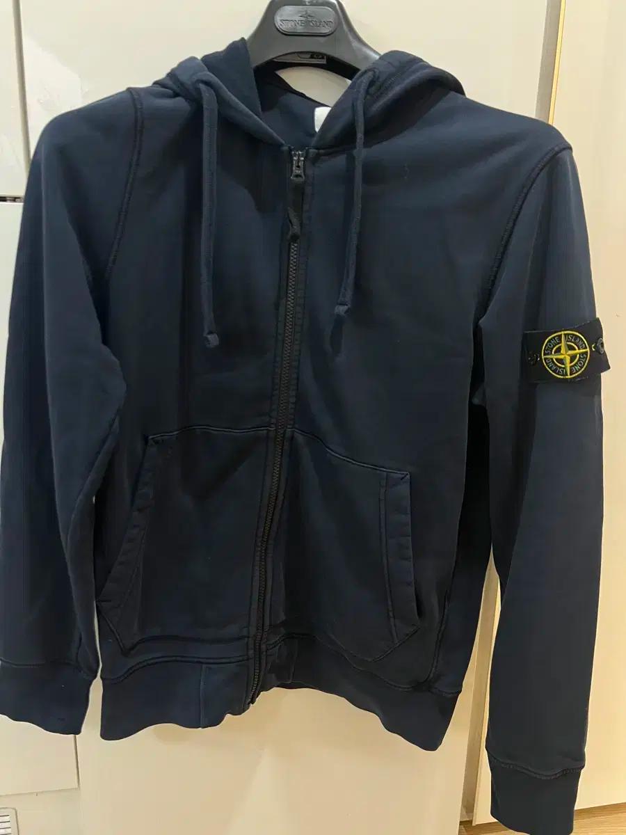 스톤아일랜드 M 네이비집업후드 새상품급