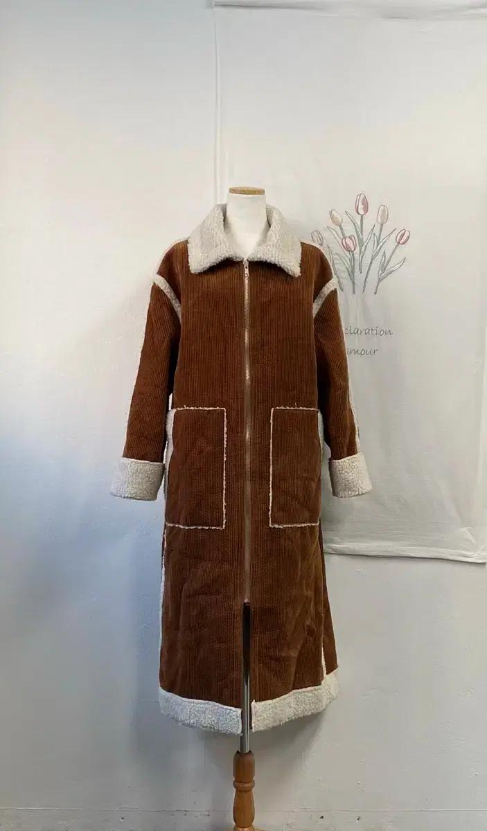 나인 무스탕 코듀로이 털 안감 롱 코트