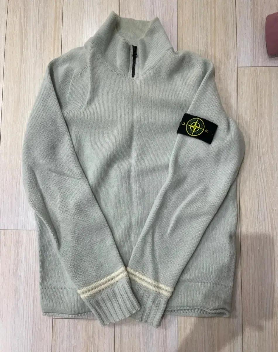 한글택) 스톤아일랜드 니트 반집업