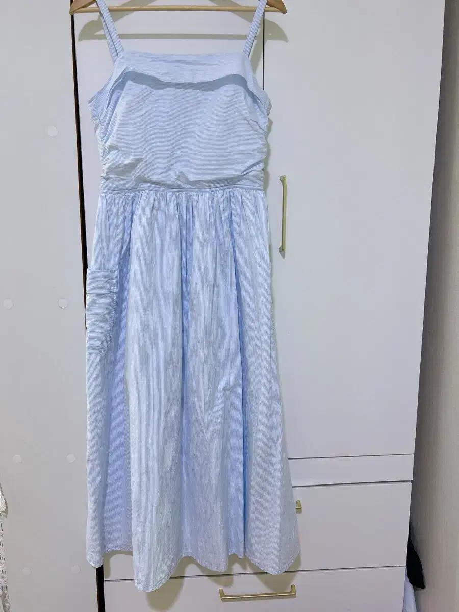 에잇세컨즈 블루 스트라이프 민소매 롱원피스 m
