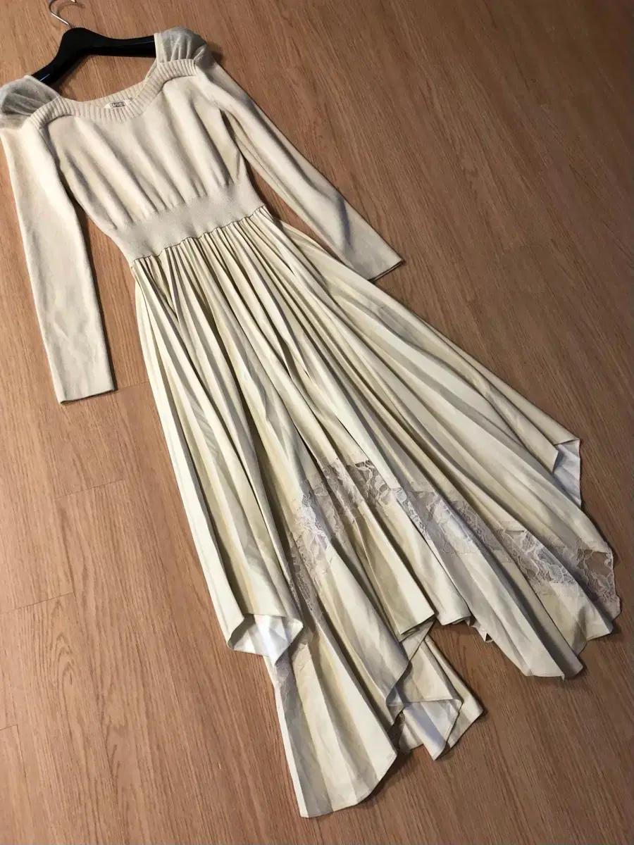 에고이스트 21년 페이크 에코 비건 가죽 EGOIST 레더 플리츠 원피스