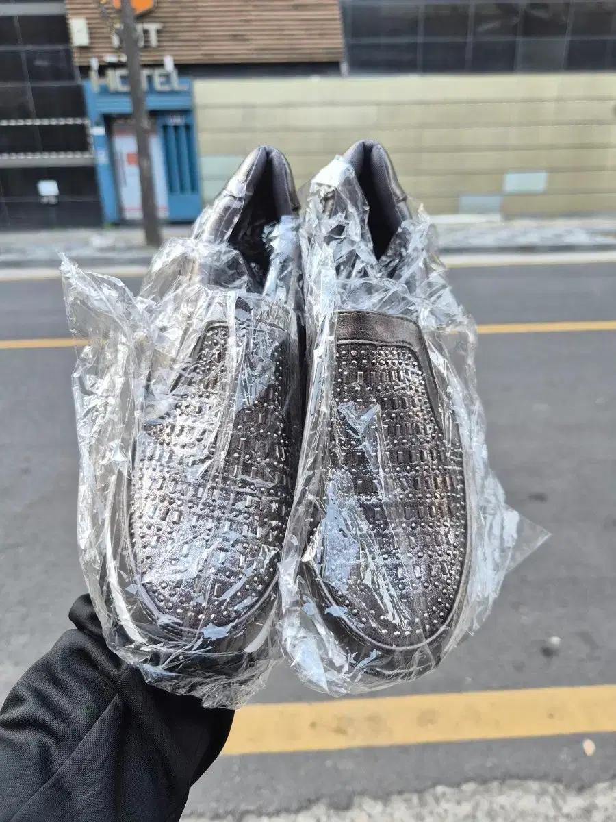 (새상품)스톤 장식 슬립온 여성화 225mm