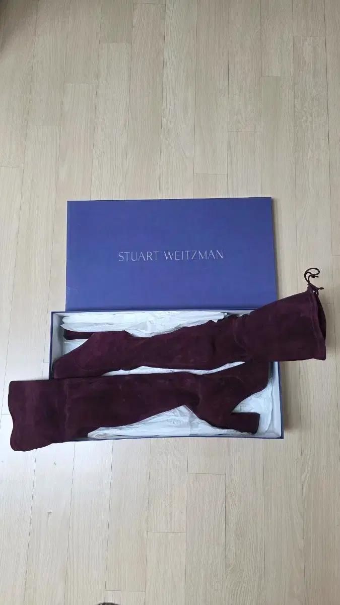 스튜어트 와이츠먼 백화점구입정품.스웨이드 스판 롱부츠 버건디245