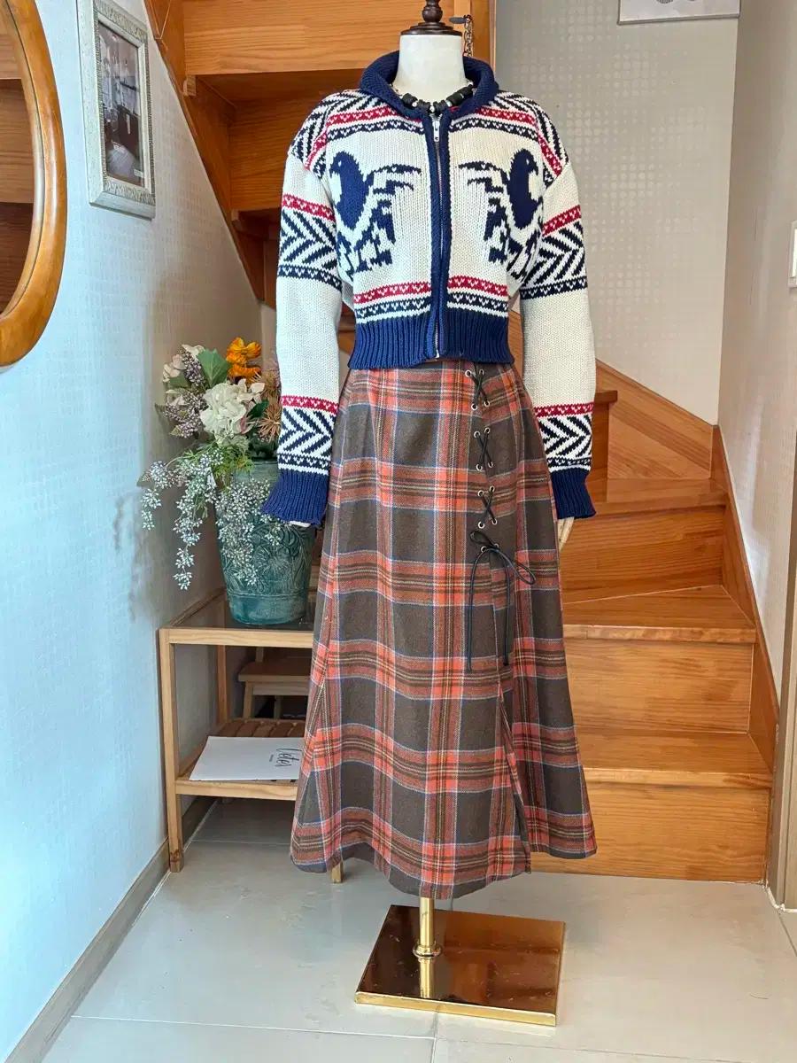 체크 롱 스커트 + 짚업 니트 세트