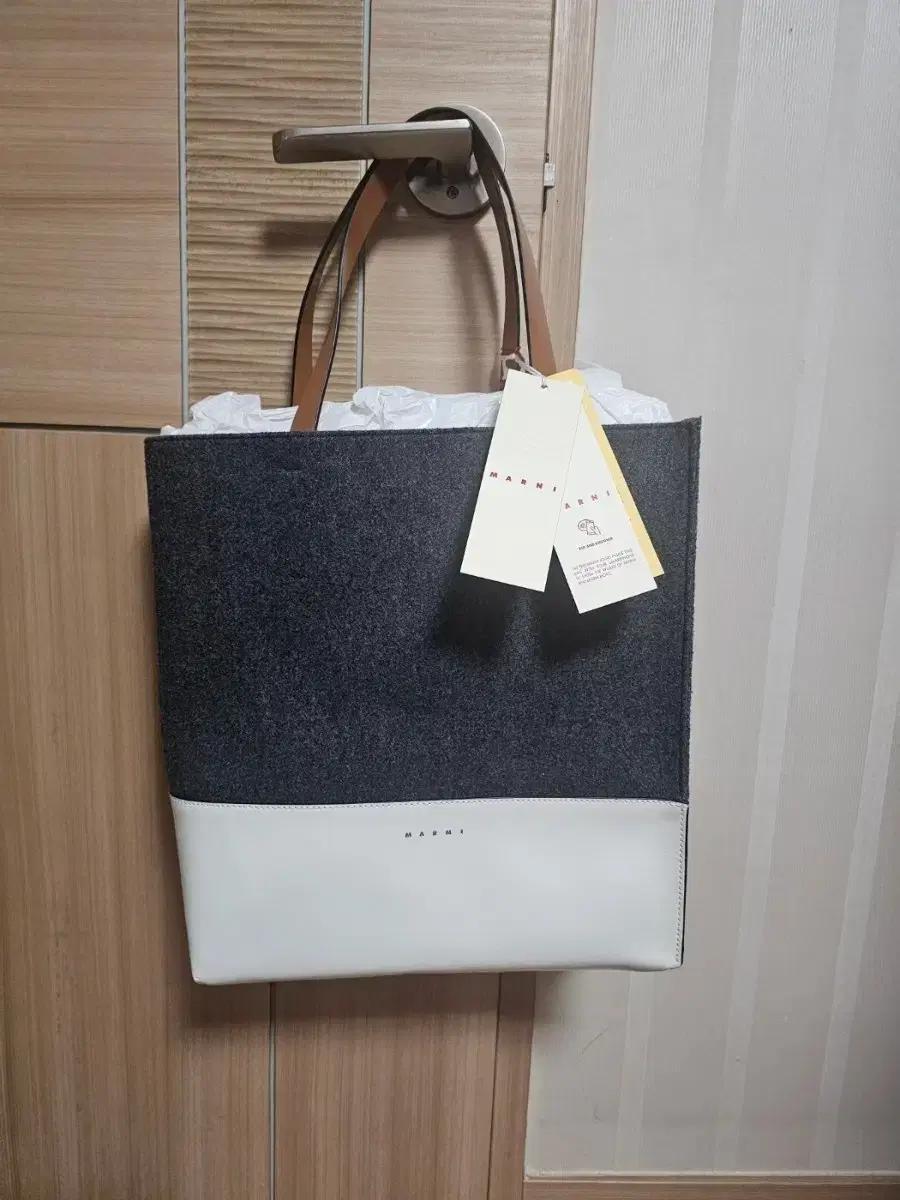 마르니 패널 토트백 가방 새제품 팝니다. Marni
