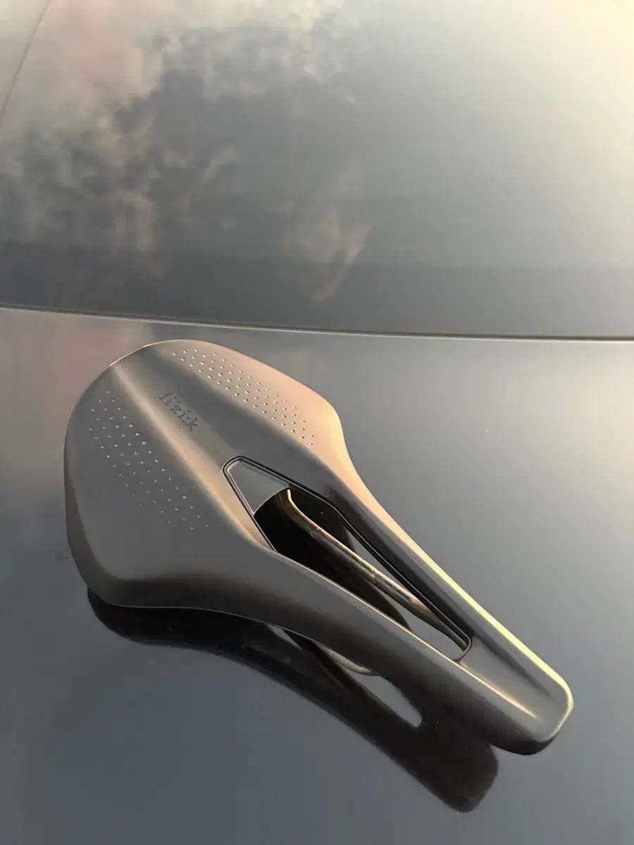 피직 x3 픽시 로드 안장 무하자