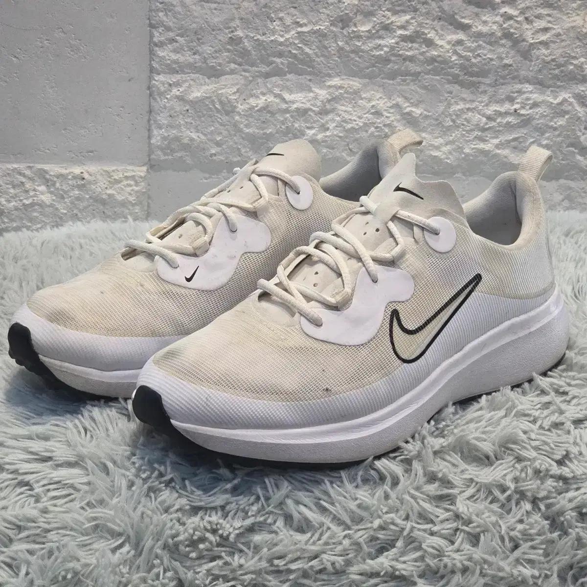 2q-18:나이키 아이콘 클래시 화이트 러닝 스니커즈 (250mm)