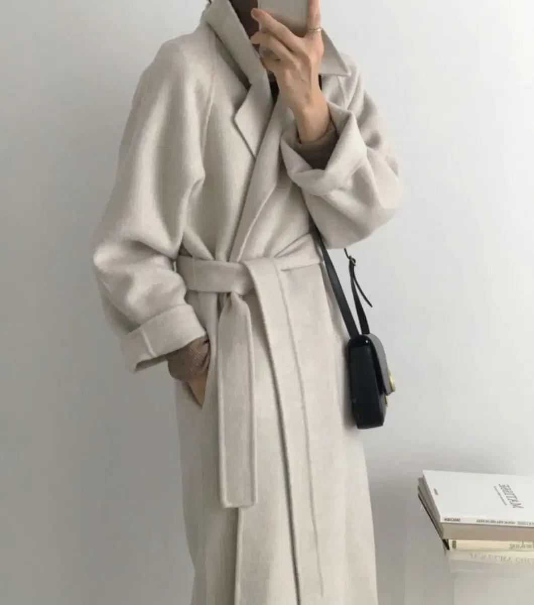 [새제품] 아이보리 로브 롱 울코트