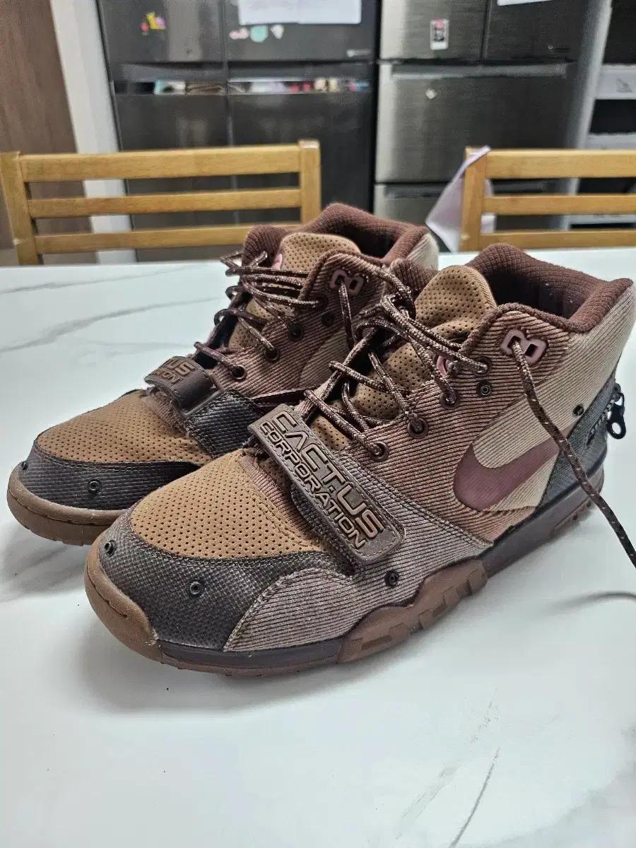 나이키 트래비스 스캇 에어트레이너 CACTUS 캑터스 275