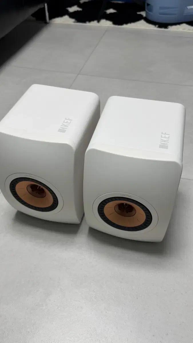 KEF LS50 Meta 화이트 스피커