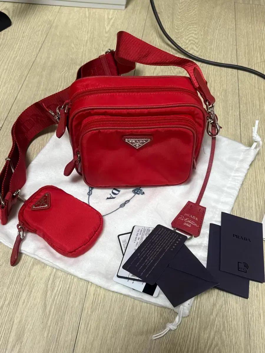 프라다 반돌리에라 로쏘 나일론 크로스백