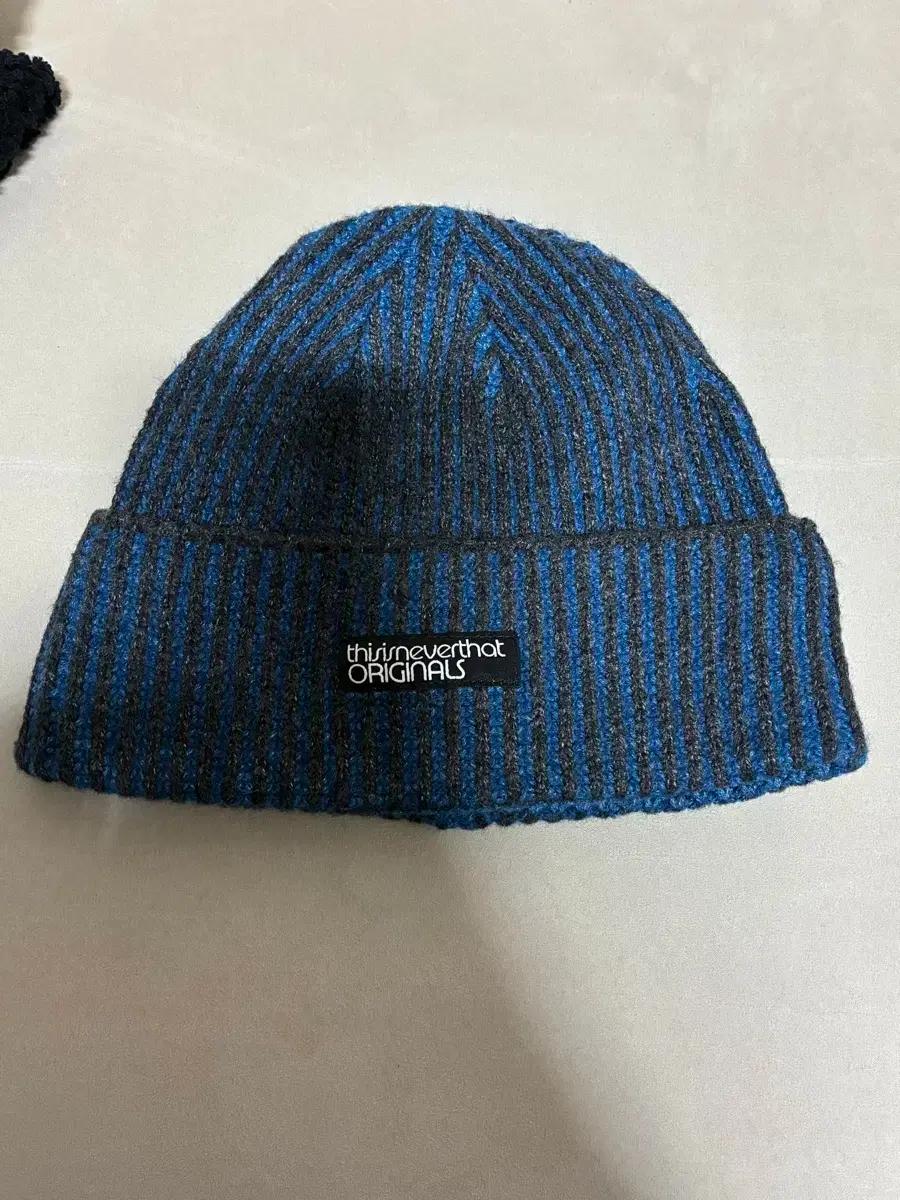 디스이즈네버댓 블루 스트라이프 비니