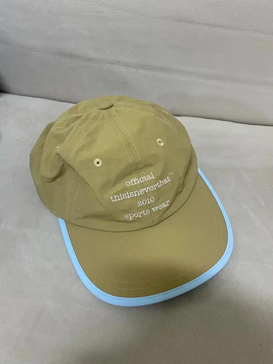 디스이즈네버댓 카키색 볼캡 모자