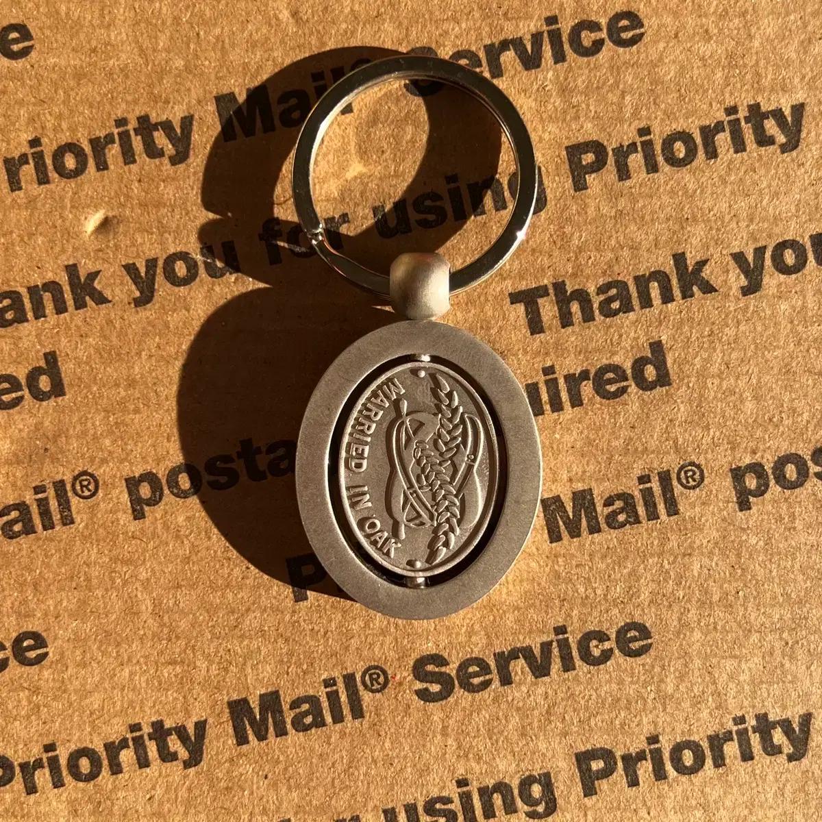 90s vtg Dewars Metal Keyring
