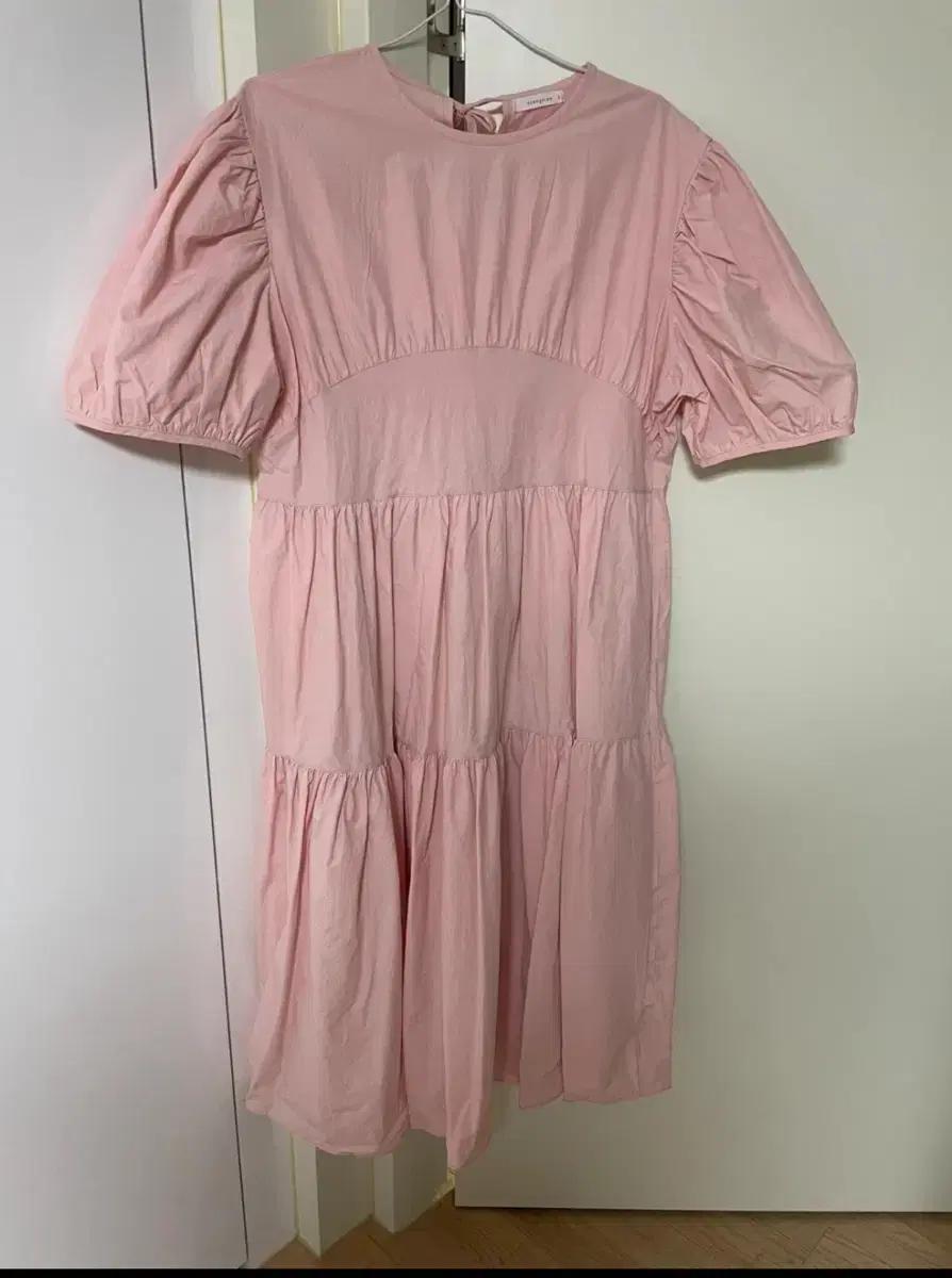 핑크 퍼프 소매 여름 원피스