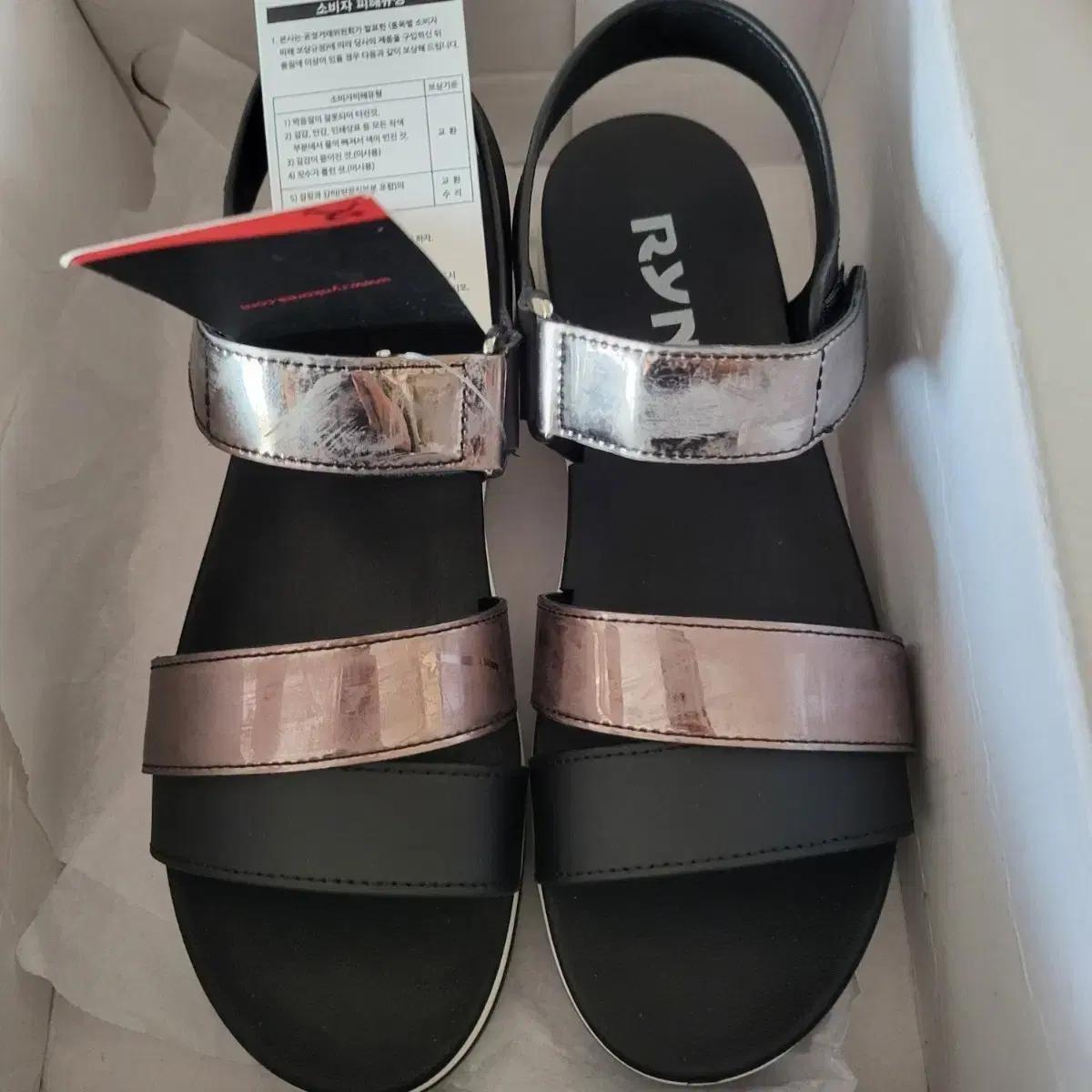 RYN 샌들 블랙/실버 여성 여름 샌들
