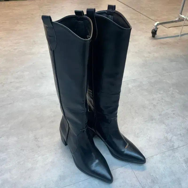 250 새상품급 여자 뽀족 롱부츠 블랙 유광 레더 롱부츠