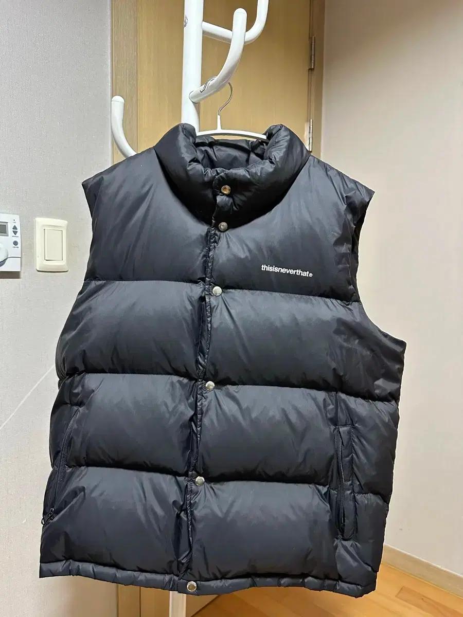 디스이즈네버댓 블랙 패딩 조끼