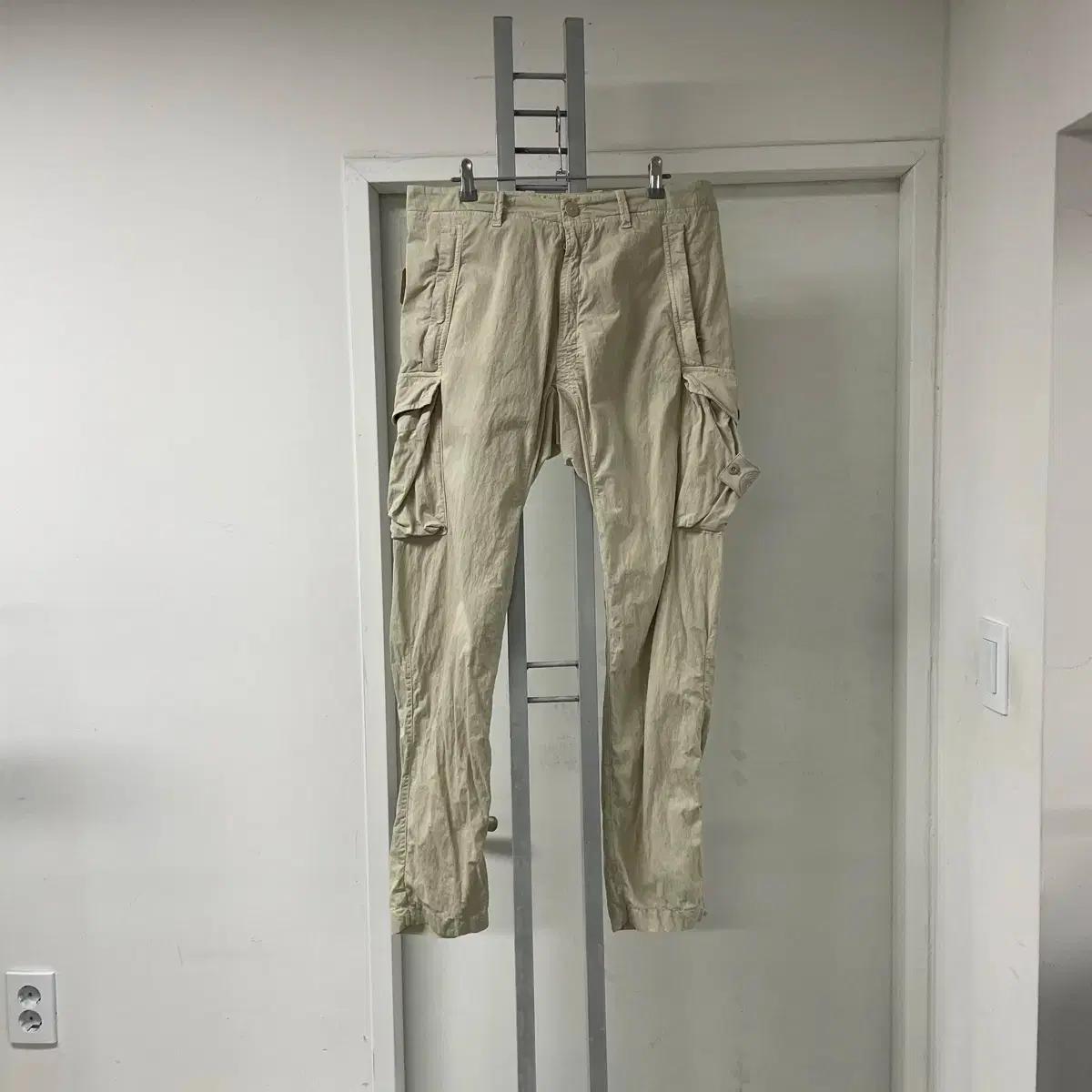 스톤아일랜드 고스트피스 카고 팬츠 베이지 32