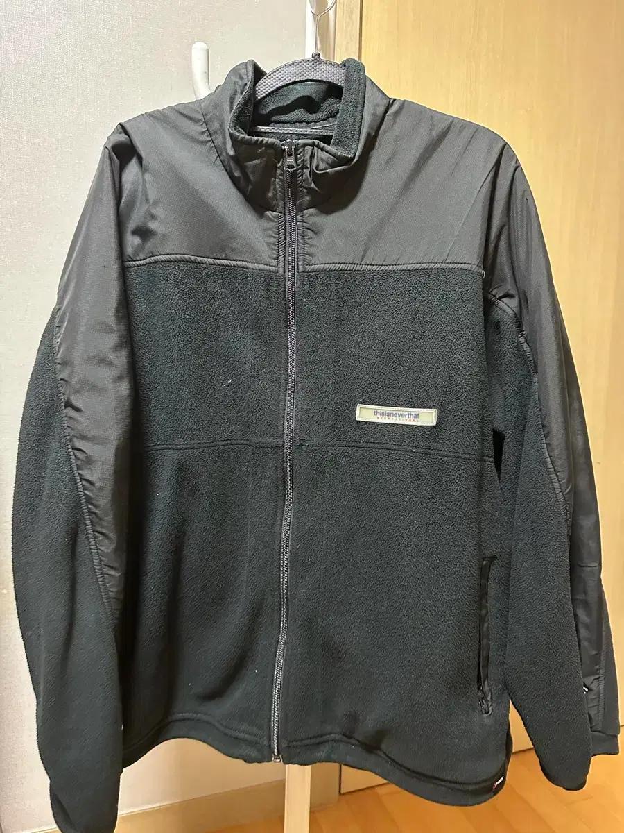 디스이즈네버댓 블랙 플리스 자켓