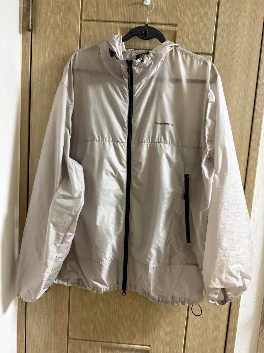 디스이즈네버댓 바람막이 자켓 아이보리