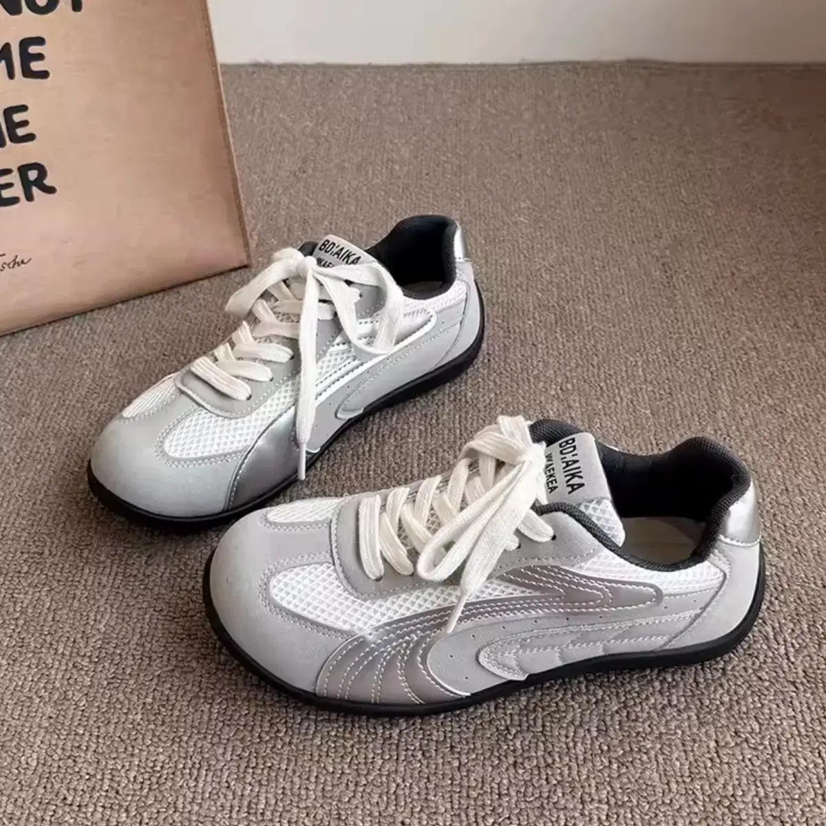 스니커즈 실버/화이트 운동화 / 데일리 캐주얼 빈티지 긱시크 y2k