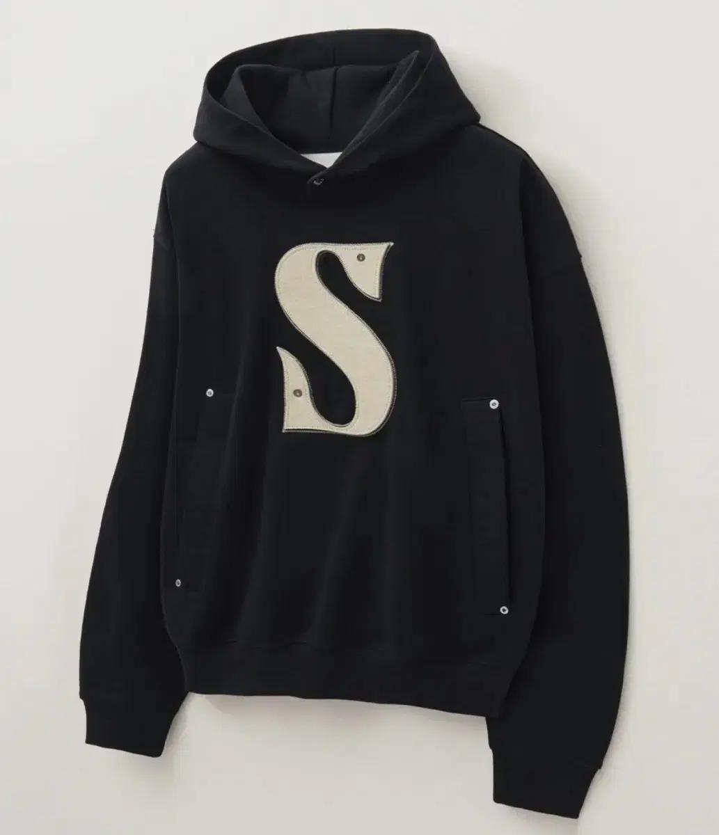 [XL] 세터 SATUR 리벳 아플리케 포켓 로고 후드 블랙