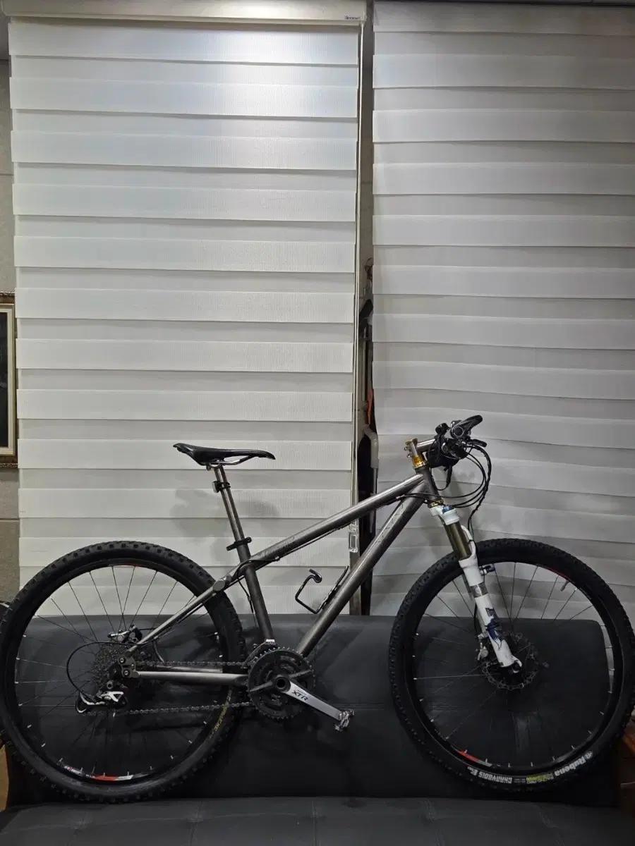 코멘샬 풀xtr 최상급 티타늄 mtb 말도안되는 가격에 판매합니다