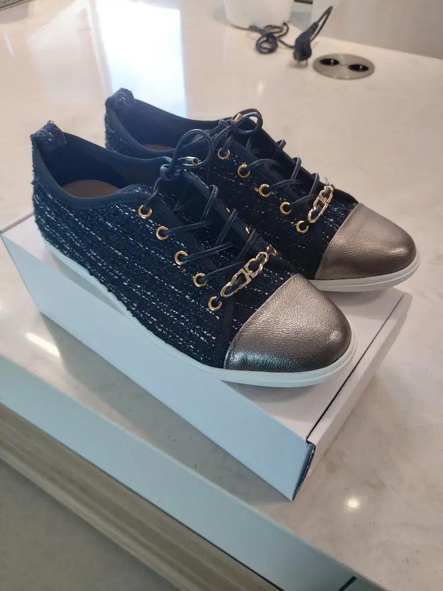 트위드 스니커즈(245사이즈)