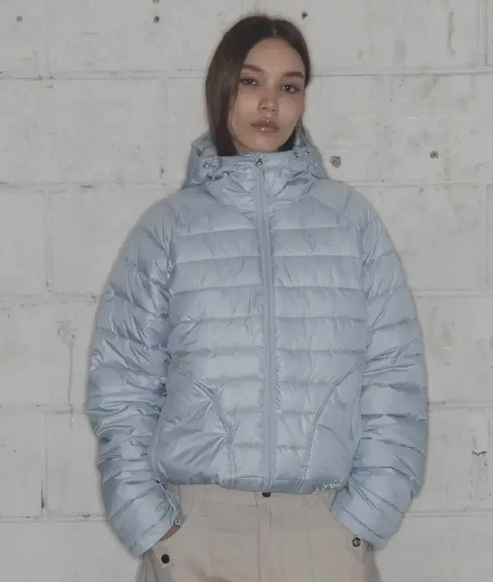 팬시클럽 경량패딩 스카이블루 (카시코마뗑킴미스치프애즈온스컬프터오헤시오나체