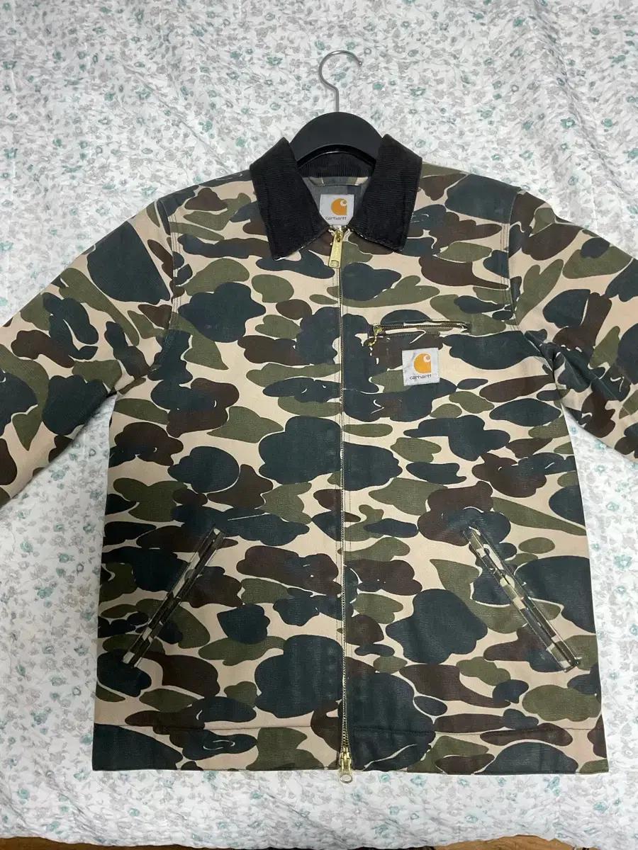 칼하트 디트로이트 자켓 카모 S