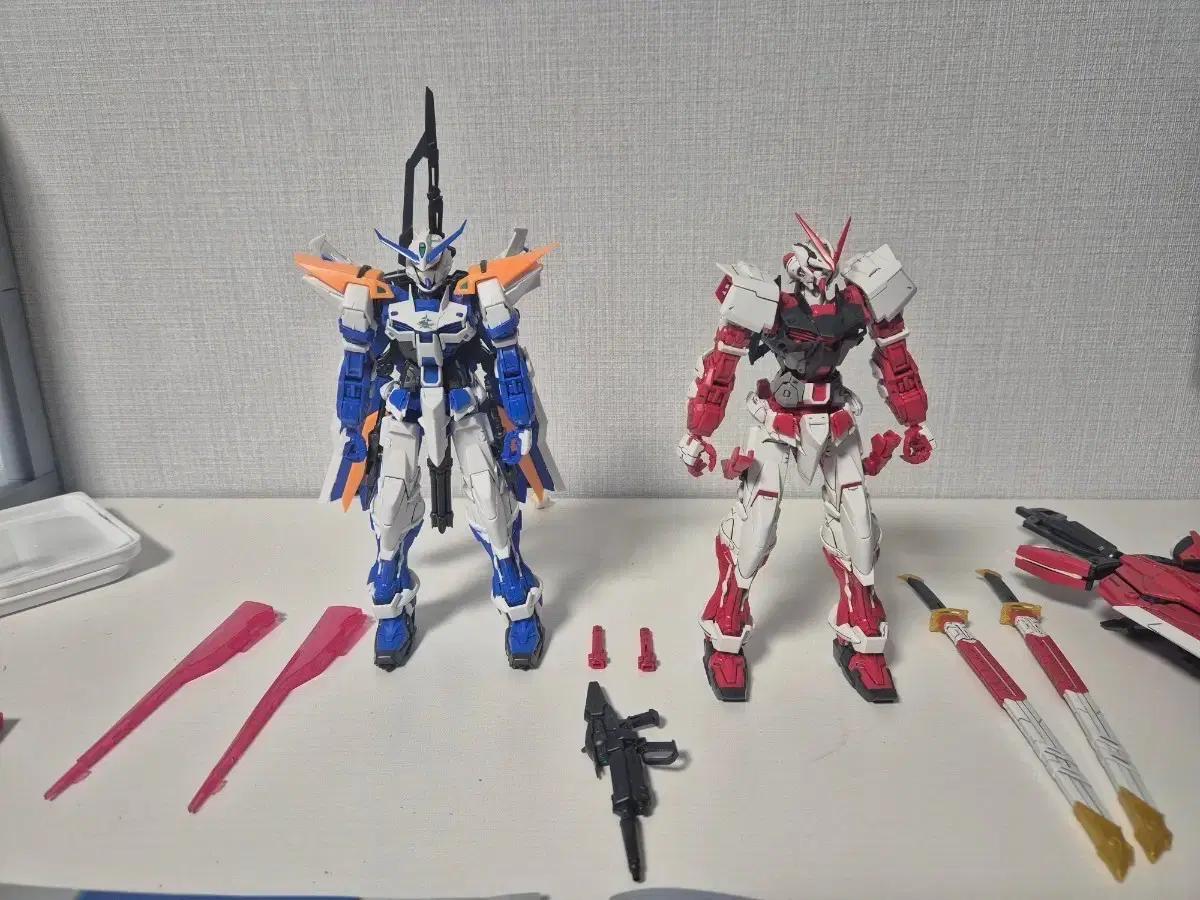 MG 레드프레임, 블루프레임 가조립 일괄