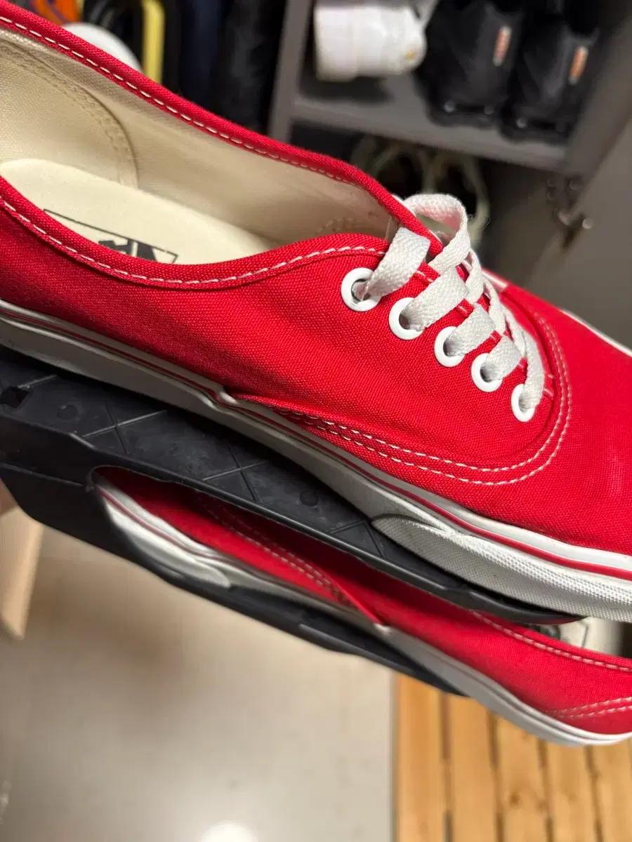 반스 어센틱 레드 275