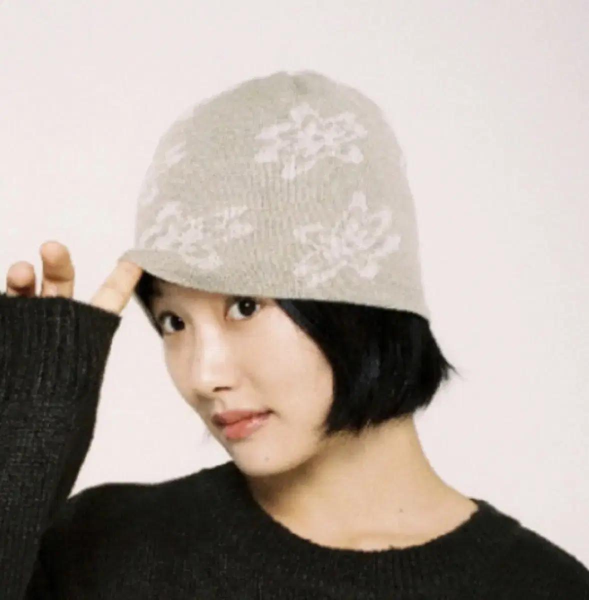 aeae 에이이에이이 자카드 플라워 비니 카키