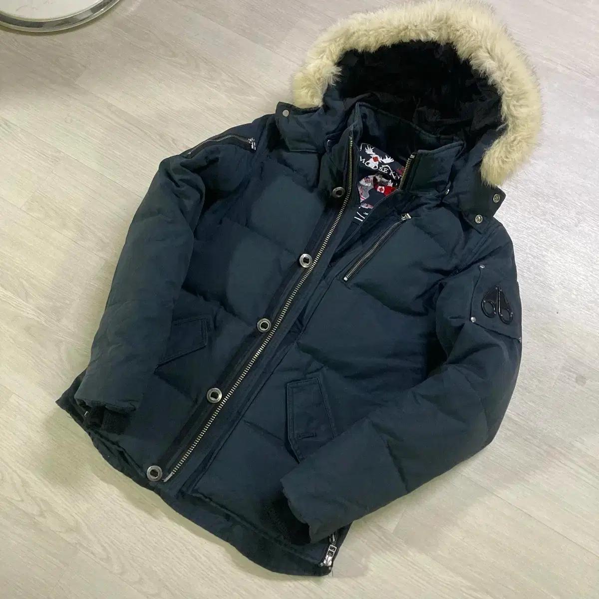 무스너클 쓰리쿼터 네이비 XS 팝니다. 캐나다구스 몽클레어 스톤