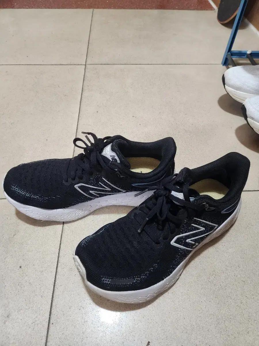 뉴발란스 1080 250사이즈 러닝화