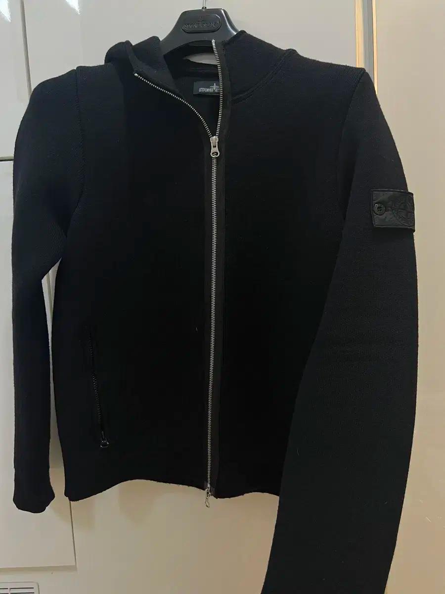 스톤아일랜드 쉐도우니트후드가디건 100 한정판