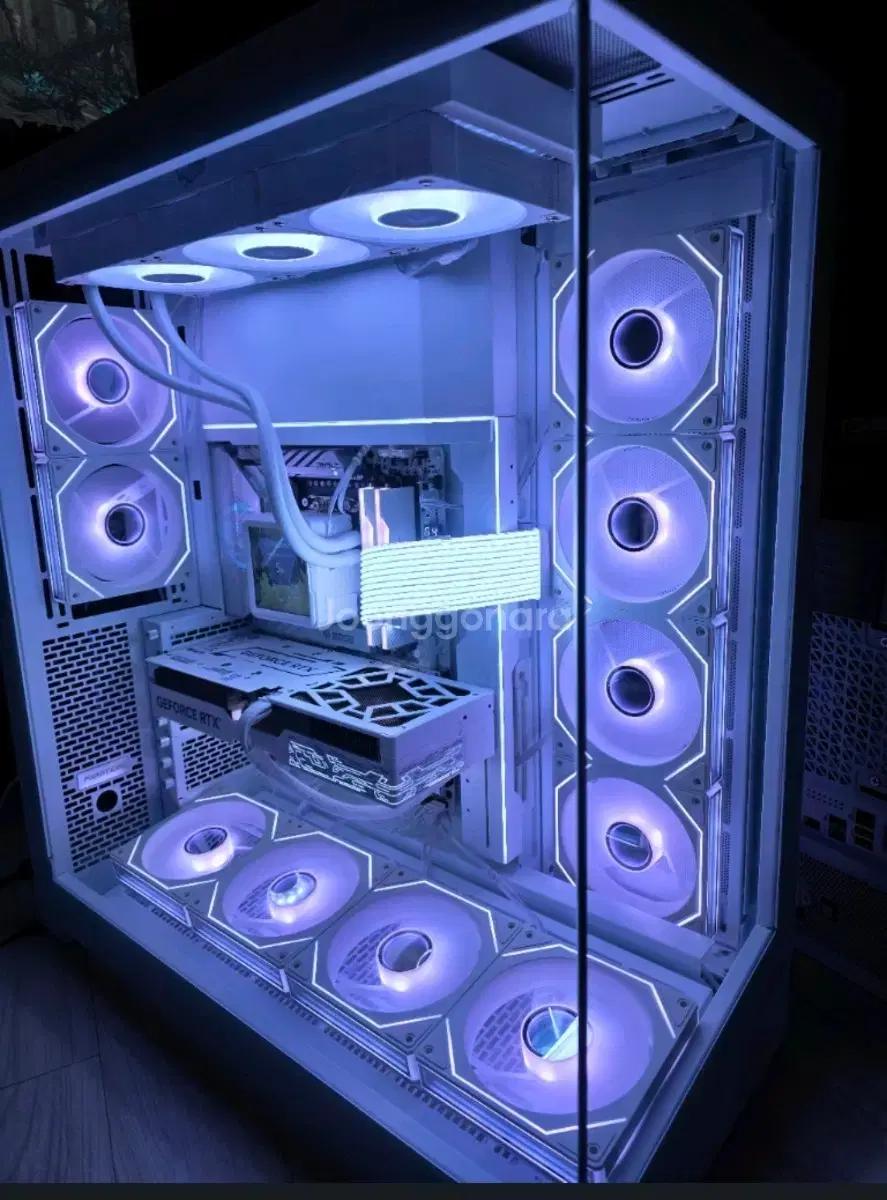 9800X3D 5080 화이트 빅타워 신품PC