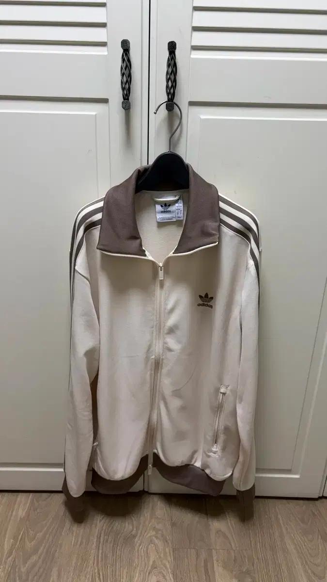 아디다스 베켄바우어 트랙탑 브라운