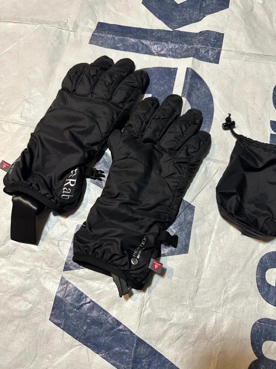 Rab 랩 블랙 다운 장갑 + 수납 파우치