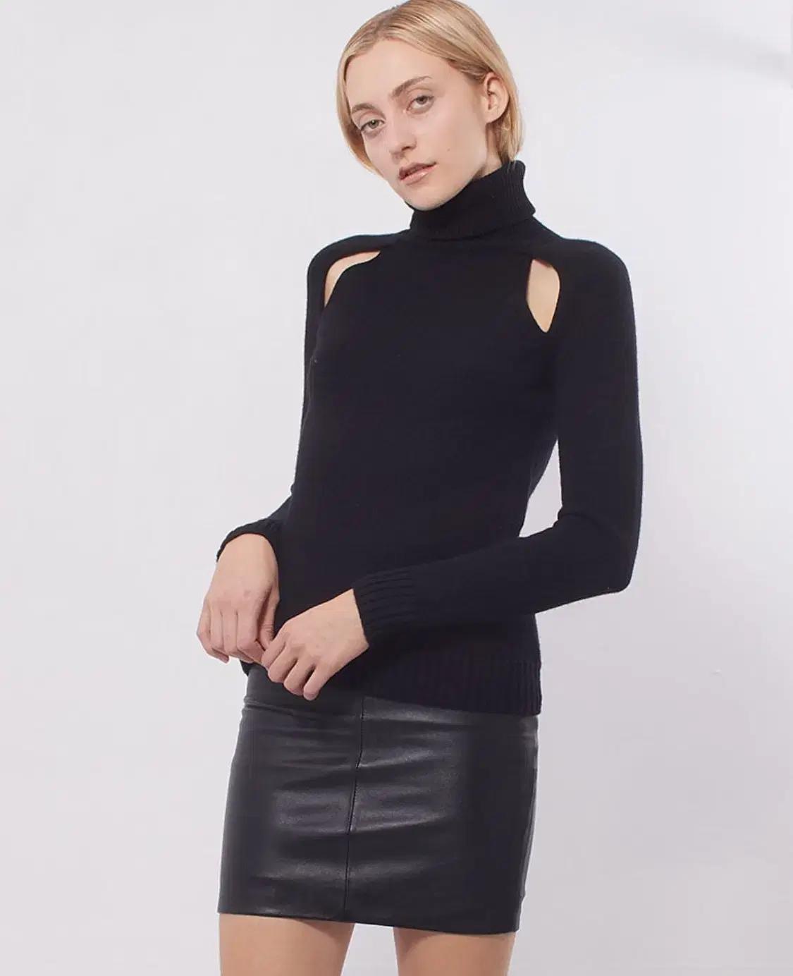 TOM FORD 톰 포드 컷 아웃 터틀넥(캐시미어)S 사이즈-해외발송