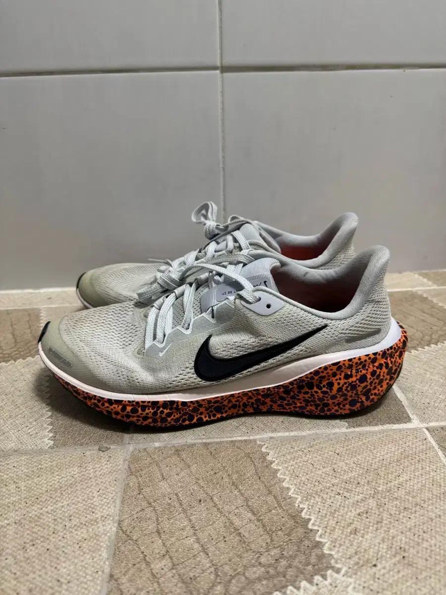 나이키 리액트X 페가수스 41 사이즈 235-240 (거의새것!)