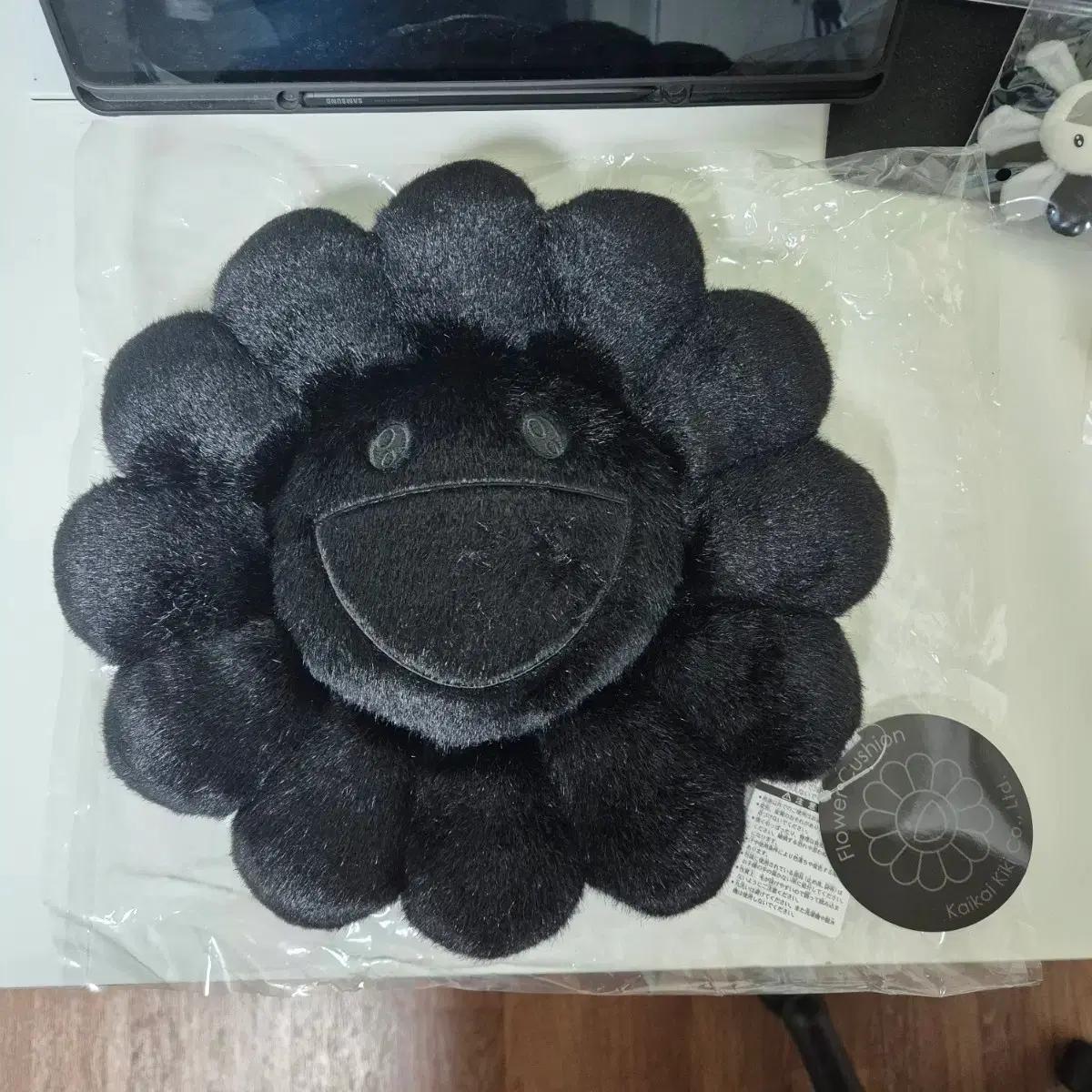 무라카미다카시 카이카이키키 30cm 쿠션 올블랙