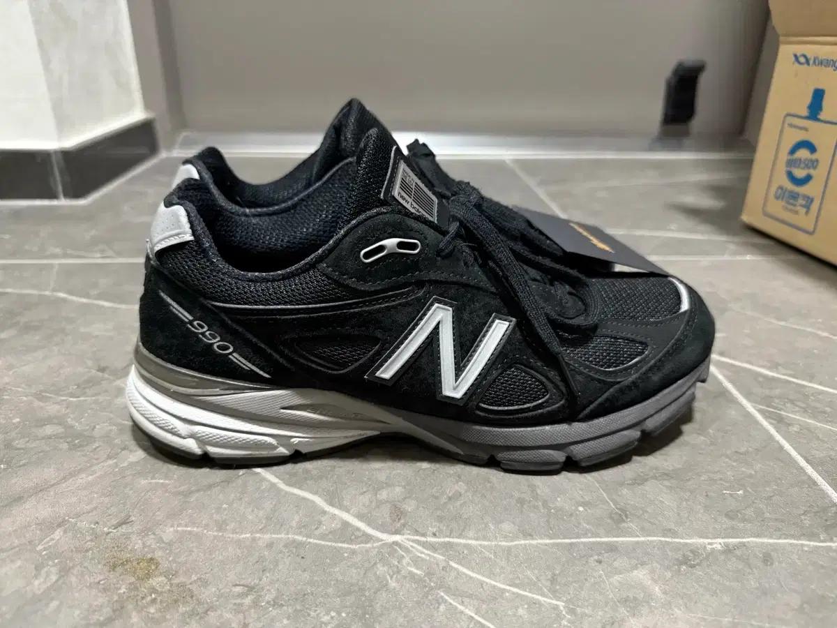 뉴발란스 990 v4 250
