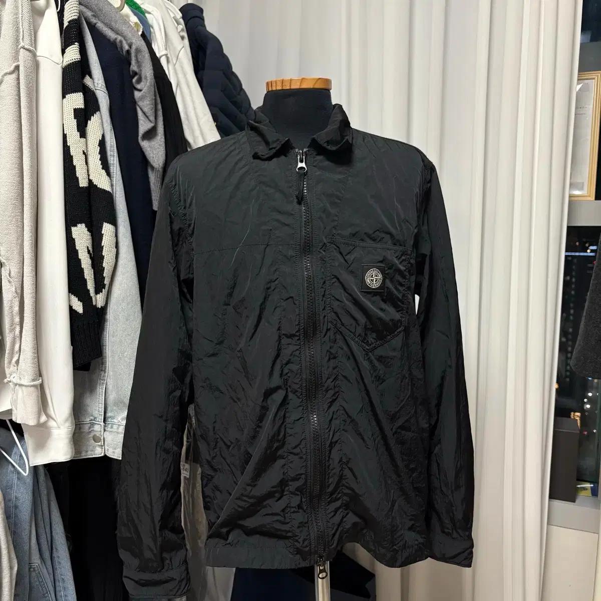 {새상품급/L}스톤아일랜드 나일론 와펜패치 자켓