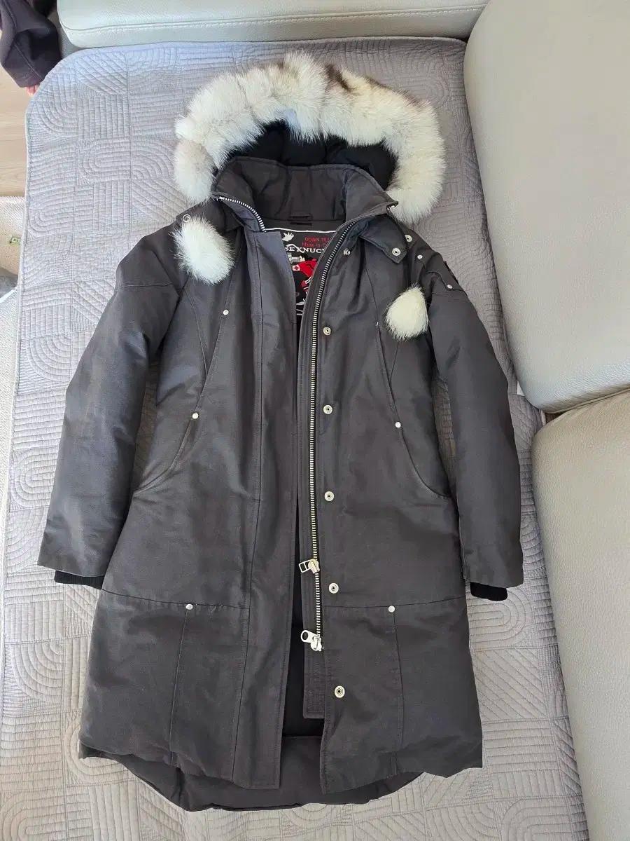 무스너클 패딩 코트 블랙 퍼 트리밍