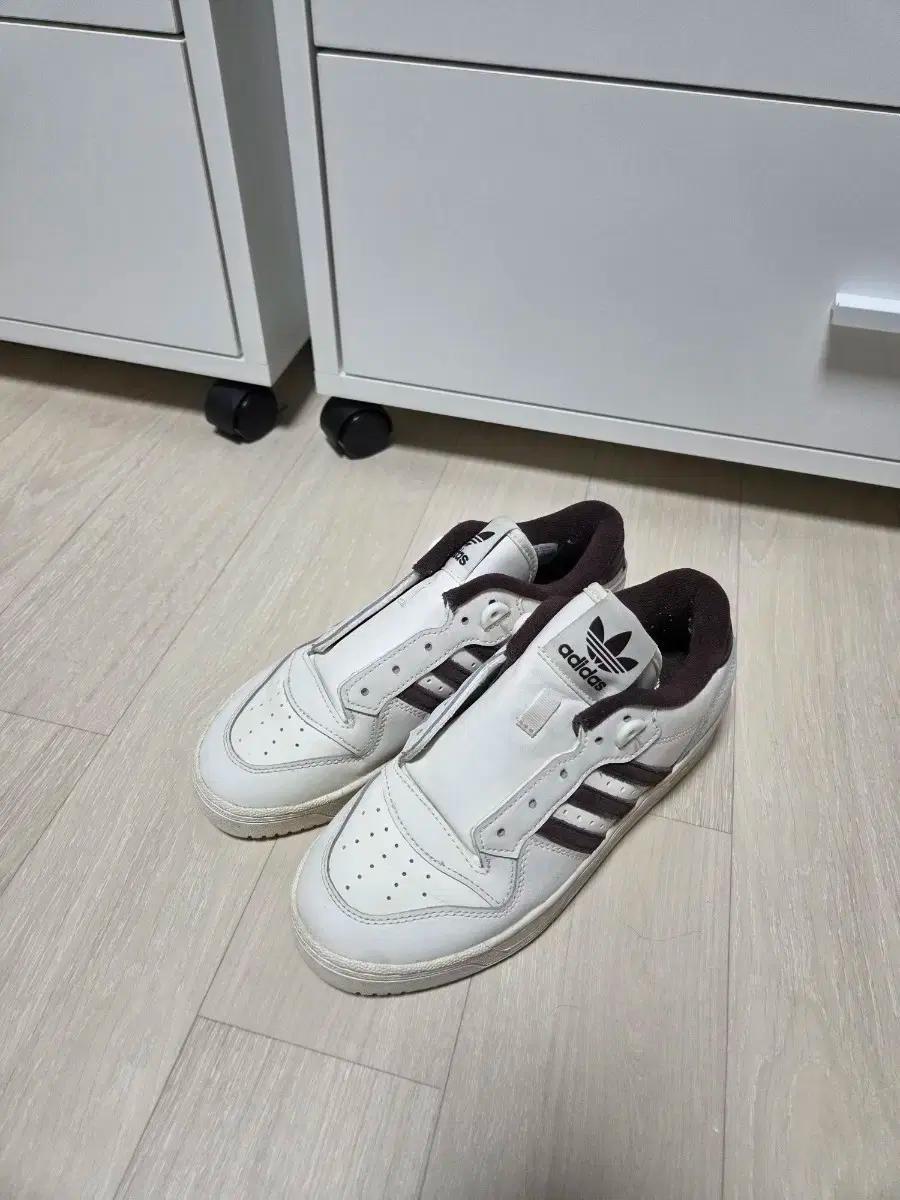 아디다스 운동화 포럼 로우 235