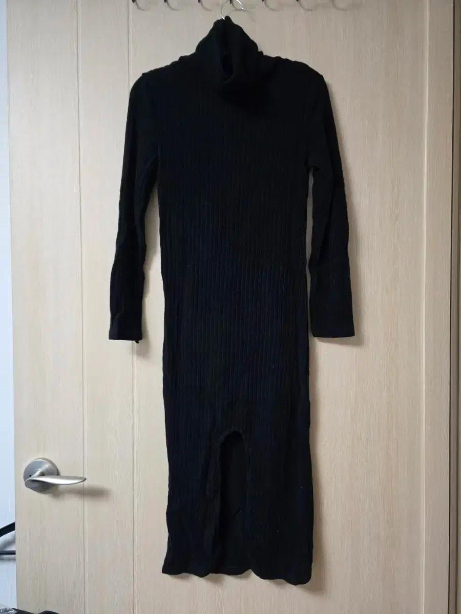 블랙 골지 터틀넥 트임 롱 원피스